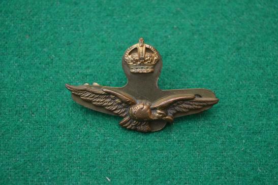 R.A.F. Officers cap badge.