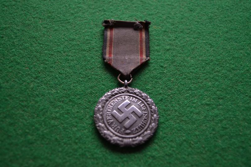 Luftschutz Medal.