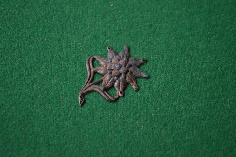 Army Cap Badge.